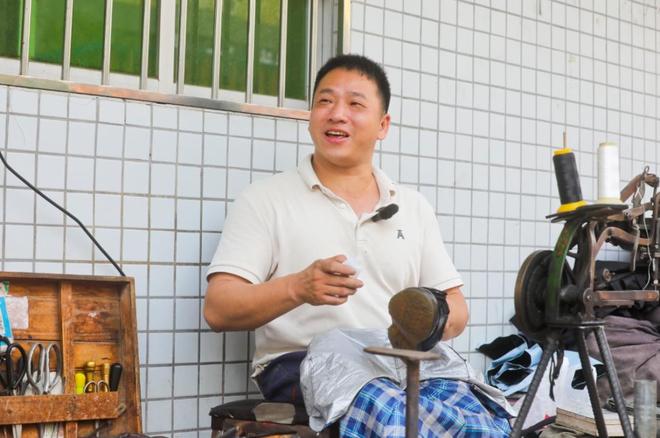 梦想“去哈佛做演讲”的无腿补鞋匠暑期将到北京演讲有公司想为其安装仿生假肢