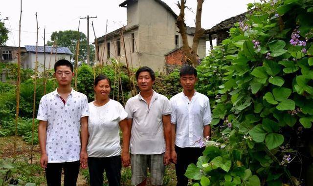 2020年最励志考生：父母双盲他却成高考